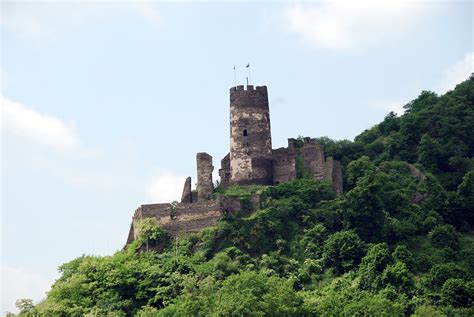 These buildings, some of which have a history of over 1000 years, were the setting of historical events, domains of famous personalities and many are still imposing edifices to this day. Great Castles - Gallery - Burg Furstenberg - Rheinland ...