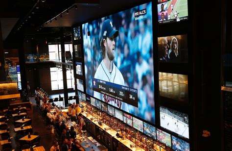 A New Sports Bar With Topgolf And A Gigantic Tv Is Now Open