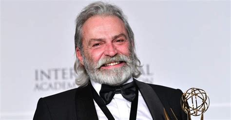5 haziran 1954 günü sigortacı tahsin bey ile ev hanımı bedriye hanım'ın üç çocuğundan ortancası olarak dünyaya geldi. Haluk Bilginer: The first Turkish Emmy-winning actor ...