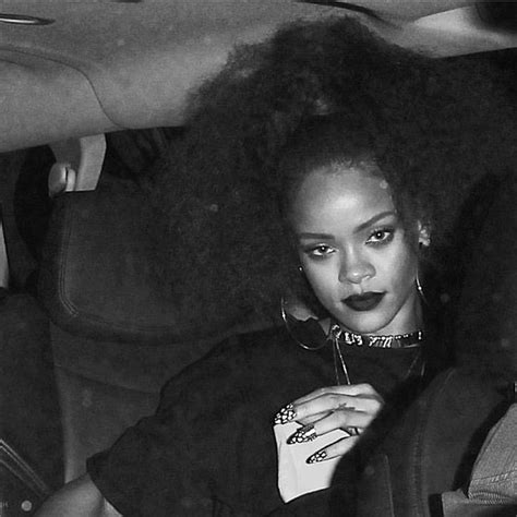 Pin By Anna Zinno On Beyoncé And Rihanna Rihanna Photoshoot Rihanna