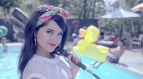 becky g shower İ