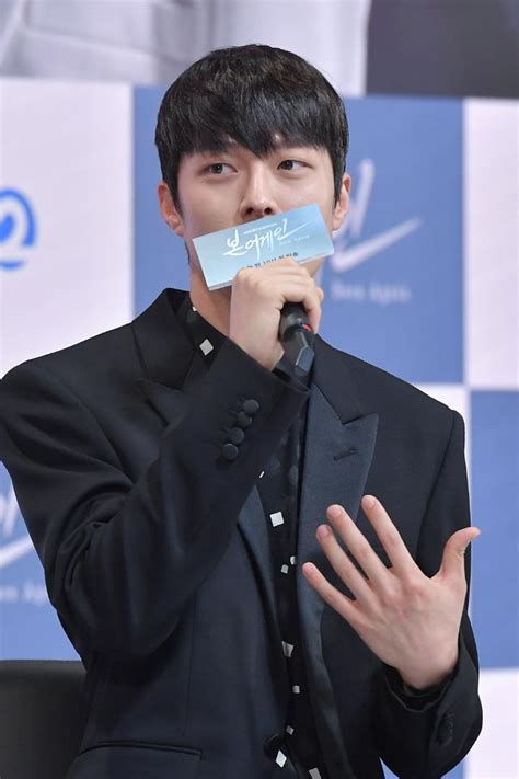 He is best known for his roles in the television series the liar and his lover (2017) confession couple (2017), my mister (2018). '본 어게인' 장기용 "천종범役, 연기하는 나도 예측불가" - 아주경제