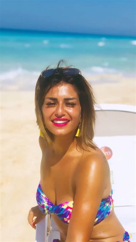 في فيديو النهاردة هنتكلم عن الفنانة منة فضالي وهنكشف ليكم صور الفنانة منة فضالي بالمايوه البكيني الأحمر والشيشة وحقيقة الأعتداء عليها قناة أسرار النجوم. شاهد.. منة فضالى تشعل أجواء الصيف بالبكينى فى 3 صور - عين