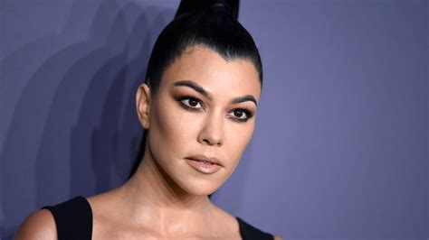 Kourtney Kardashian Is Back On Keto But Experts Are Skeptical About
