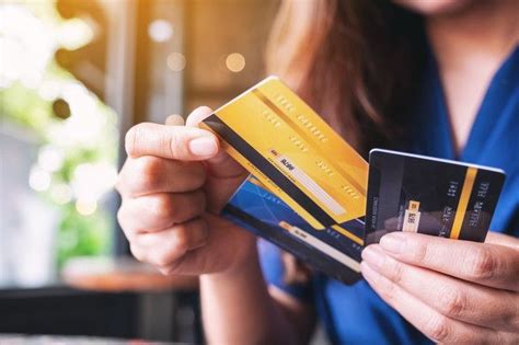FAQs tentang Perbedaan Debit dan Kredit dalam Akuntansi