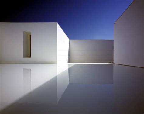 Minimalist House Design In White With Monolithic