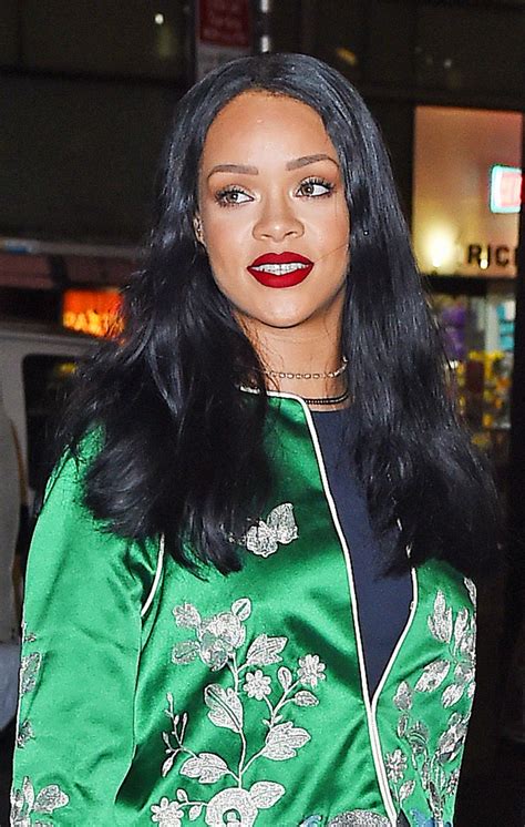 Rihanna Looks Great In Green Out In New York City 3282016 Celebmafia