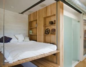 Platzsparend bett decke hangen pc. Bett unter der Decke - ein neues Wort in der ...