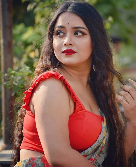 South Asian Gorgeous Desi Girl Wearing Saree Blouse Shape Photos