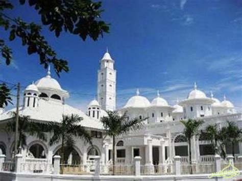 This mosque is located about 4.5 km away from the kuala terengganu city. Masjid Abidin (Masjid Negeri), Kuala Terengganu, Terengganu