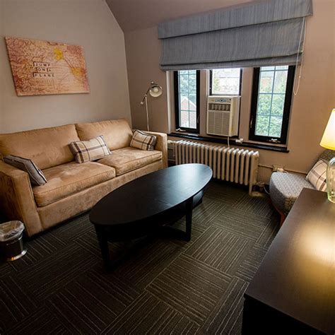 The hotel that has the most 2 bedroom suites is caesars palace. Two Bedroom Suite : | Northwestern Student Affairs