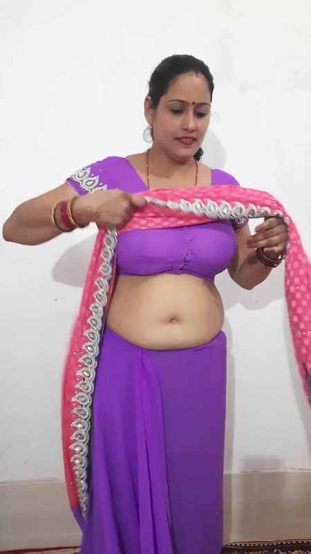 Bhabhi Hot Boobs Huge Navel Show In Saree Draping Video 2