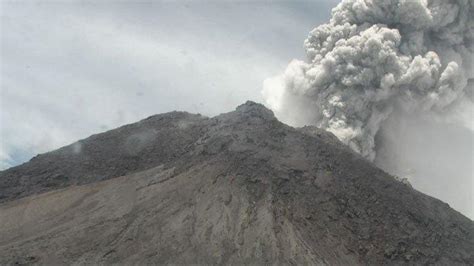 Gunung merapi bergejolak, statusnya siaga!! 5 Fakta Gunung Merapi Meletus Hari Ini, dari Rekaman ...