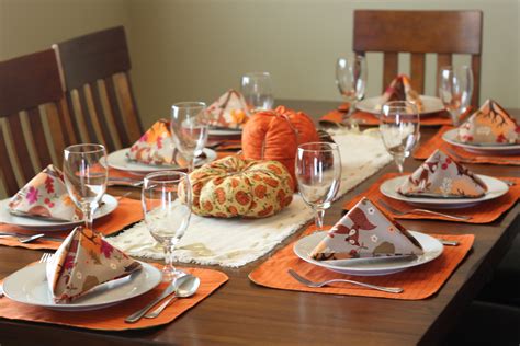 Rustic Thanksgiving Table Setting - Peek-a-Boo Pages - Patterns, Fabric