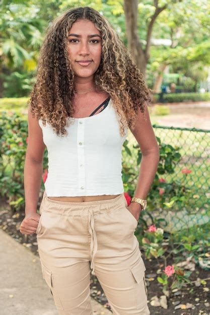 Premium Photo Portrait Curly Haired Latina Woman In The Park In The Morning