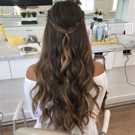 Pin By Leonie On Hair And Beauty Simple Prom Hair Prom Hairstyles For Long Hair Curly