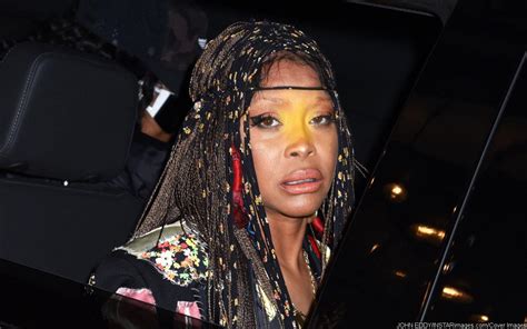 Erykah Badu Confronts Rude Fans For Leaving During Her Performance