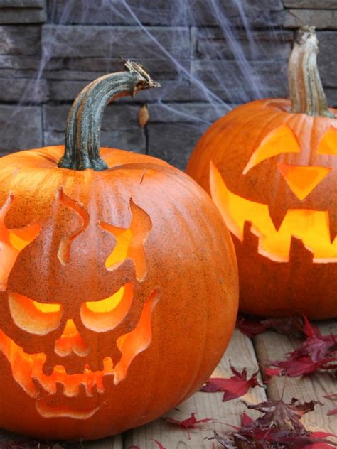 22 traditional pumpkin carving ideas