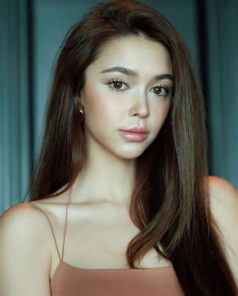She got into the industry at the age of 14 because her mom's friend is close with p'dtuk janjira (the producer of duang malee manee jun production). Patricia Good on Instagram: "🍃🦥" ในปี 2020 | ทรงผม, นางแบบ ...