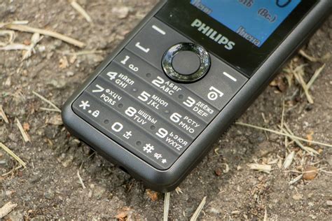 Обзор мобильного телефона Philips Xenium E103 живучий клавишник