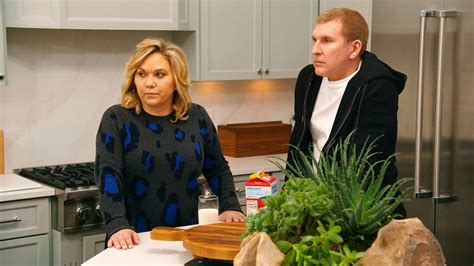 chrisley knows best to air as planned after stars convictions cnn