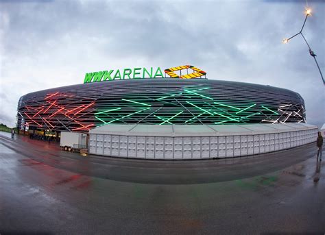Das stadion enthält 106 logen mit insgesamt 1374 sitzplätzen. FC Augsburg II gegen TSV 1860 München in der WWK-Arena ...