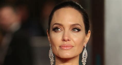Is Angelina Jolie Left Handed