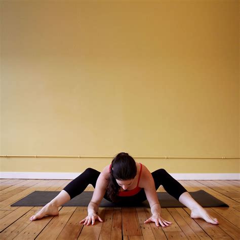 An Easy Way To Ease Tight Hips Yoga Poses For Back Exercise Tight Hips