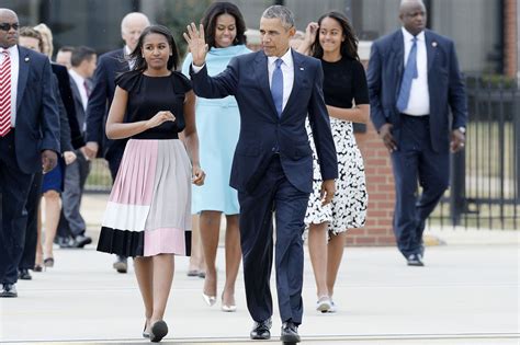 See more about malia obama, obama and malia. est100 一些攝影(some photos): Malia Obama, Sasha Obama. 瑪麗亞·歐 ...