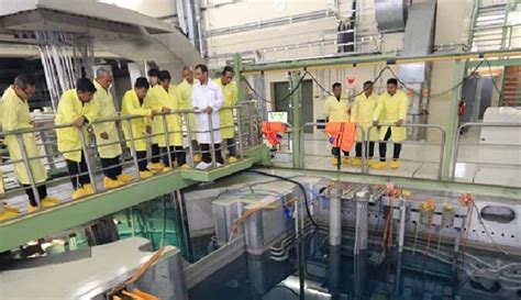 Triga 2000 bandung tidak menampakkan perubahan signifikan, baik pada distribusi daya, fluks neutron, faktor puncak penggunaan pustaka nuklir untuk suhu yang sesuai dengan keadaan teras sebenarnya documents similar to evaluasi karakteristik neutronik reaktor triga 2000 bandung. Nama Reaktor Nuklir Di Indonesia - Pada prinsipnya sebuah ...