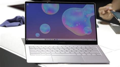Harga hp samsung terbaru 2019 ini dirilis berbarengan dengan sang adik (galaxy s10 dan s10e). Spesifikasi Galaxy Book S, Laptop Super Tipis Samsung yang ...
