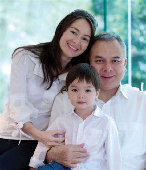 Upon the demise of his father, his royal highness sultan azlan muhibbuddin shah, on 28 may 2014, the dewan negara proclaimed raja. WARISAN RAJA & PERMAISURI MELAYU: DYMM Raja Permaisuri ...