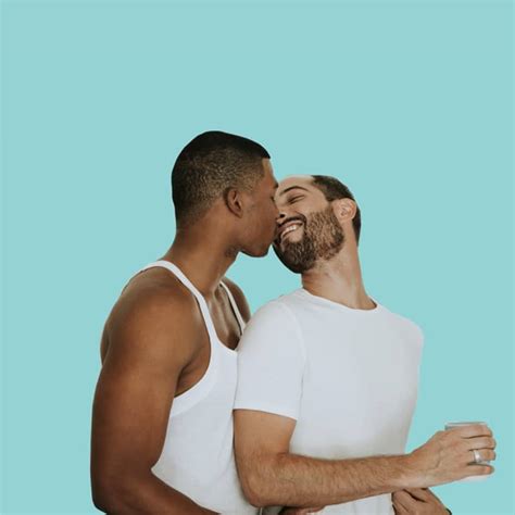 Sintético Foto Hombres Guapos Besandose Con Otro Hombre El último