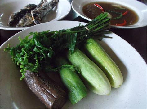 Tomyam kebiasaannya berwarna merah dan mempunyai rasa masam dan sedikit pedas. si bijAksAnA bijAksini: Pesta Masakan Thai