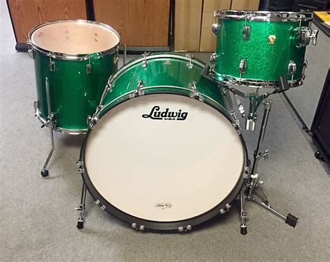 Ludwig Classic Maple Pro Beat 24 Drum Kit Green Sparkle