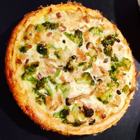 Mix in 1/4 cup cheddar cheese. Broccoli, Mushroom and Tuna Quiche | Cooking, Stuffed ...