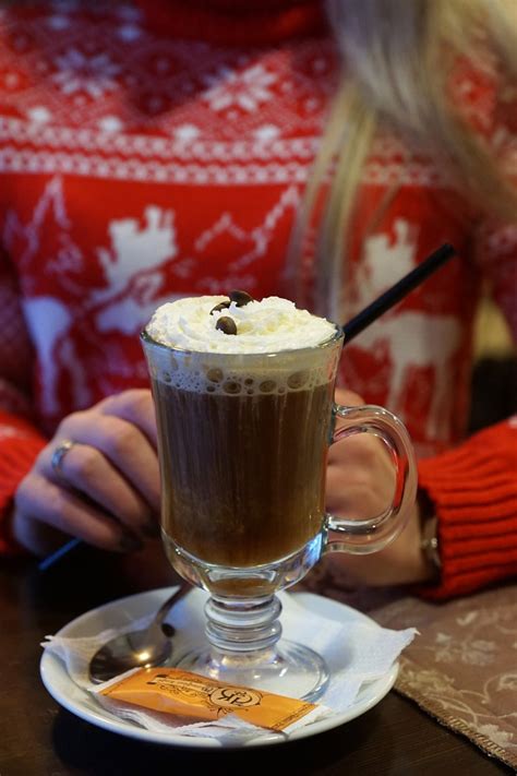 Holländischer Kaffee Zubereitung mit Eierlikör