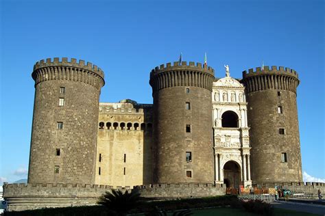 Naples New Castle Castle What A Beautiful World Around The Worlds
