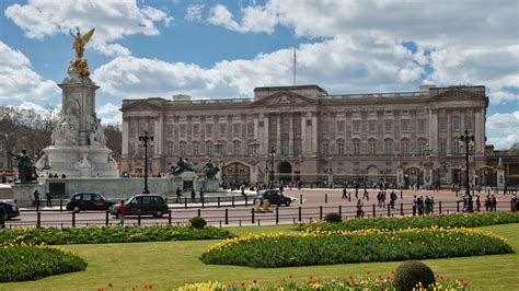 10 Amazing Facts About Buckingham Palace | Mental Floss