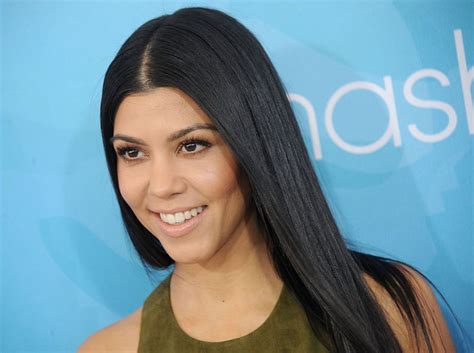 Kourtney Kardashian Explains Why She S Wearing Agnostic Front Shirt Reads Mean Tweets About Her