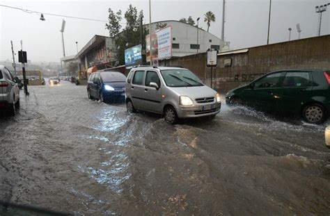 Campi allagati, come questo, a perosa canavese. Maltempo Campania: strade allagate e disagi in tutto il ...