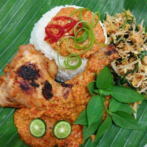 Tentu akan mengingat makanan khas yakni ayam taliwang. Ayam Taliwang, Khas Lombok | Beautiful