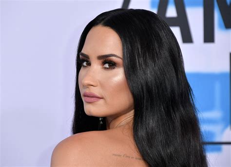 Demi Lovato Dyes Hair Blonde Pics Us Weekly