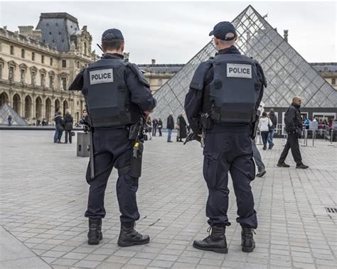 French Tourism Russian Visitors Avoid Paris After The Attacks Tr