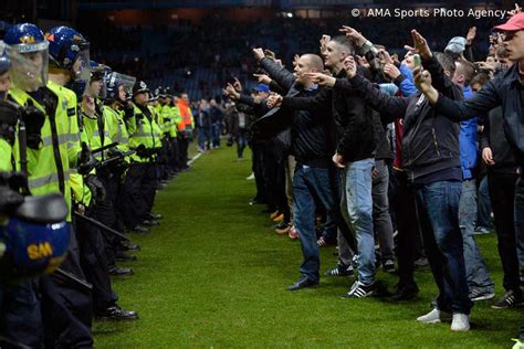 Chiến thắng này cũng chấm dứt chuỗi 3 trận toàn hòa và thua của thầy trò mourinho trên mọi đấu trường. Arrests and pitch invasions mar Aston Villa's FA Cup ...