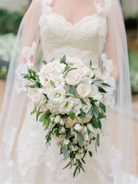 52 Ideas For Your Spring Wedding Bouquet Classic Wedding Bouquet