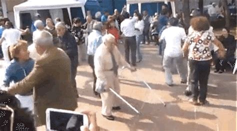 You Have To See This Old Guy Absolutely Own The Dance Floor Dance