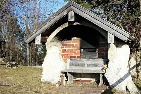Ariee, impresa artigiana tuttofare, esegue anche la costruzione del forno a legna in muratura per esterni, con accessori per la cottura di cibi e di pietanze. Come costruire un forno a legna fai da te da esterno ...