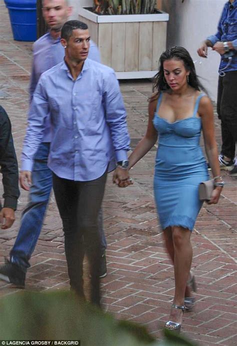 Georgina told as that ronaldo's physique blew her away. Cristiano Ronaldo steps out for dinner with girlfriend ...