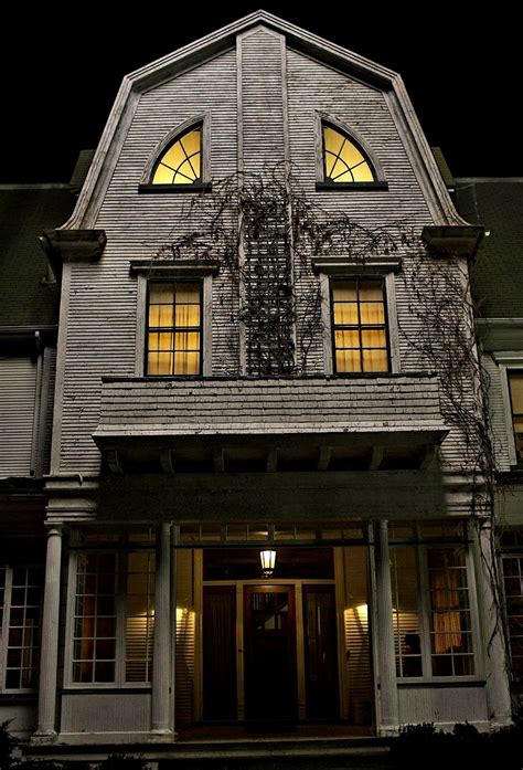 Pin By Ari Irving On Classic Horror Creepy Houses The Amityville